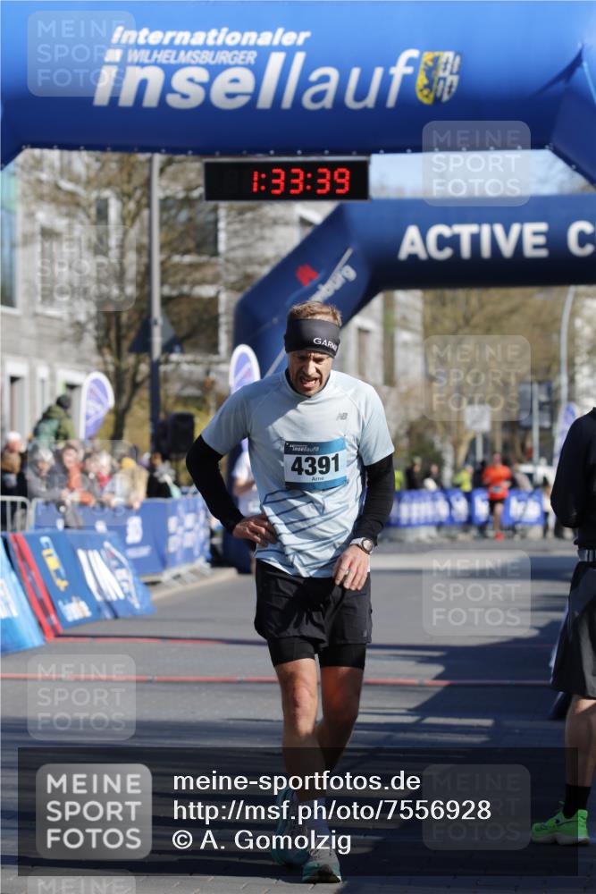 06.04.2025 - 44. Internationalen Wilhelmsburger Insellauf A. Gomolzig http://msf.ph/oto/7556928 06.04.2025 10:23:37 Ziel 3792, 4391 meine-sportfotos.de