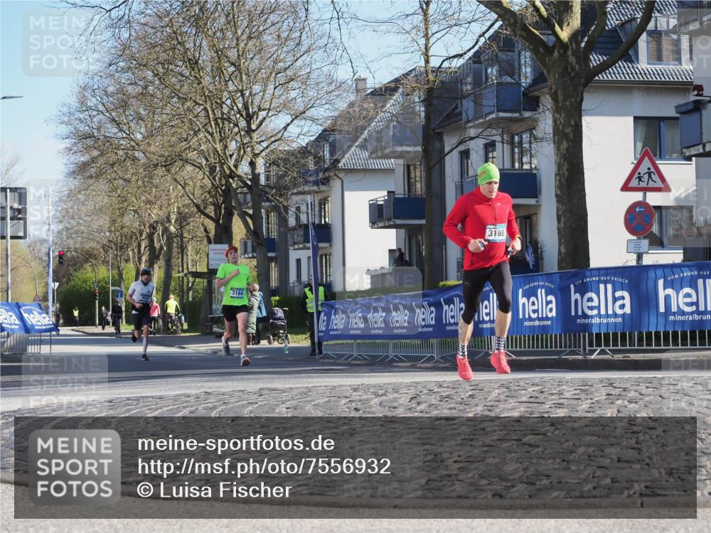 06.04.2025 - 44. Internationalen Wilhelmsburger Insellauf Luisa Fischer http://msf.ph/oto/7556932 06.04.2025 10:13:44 Ziel 3184, 3189 meine-sportfotos.de