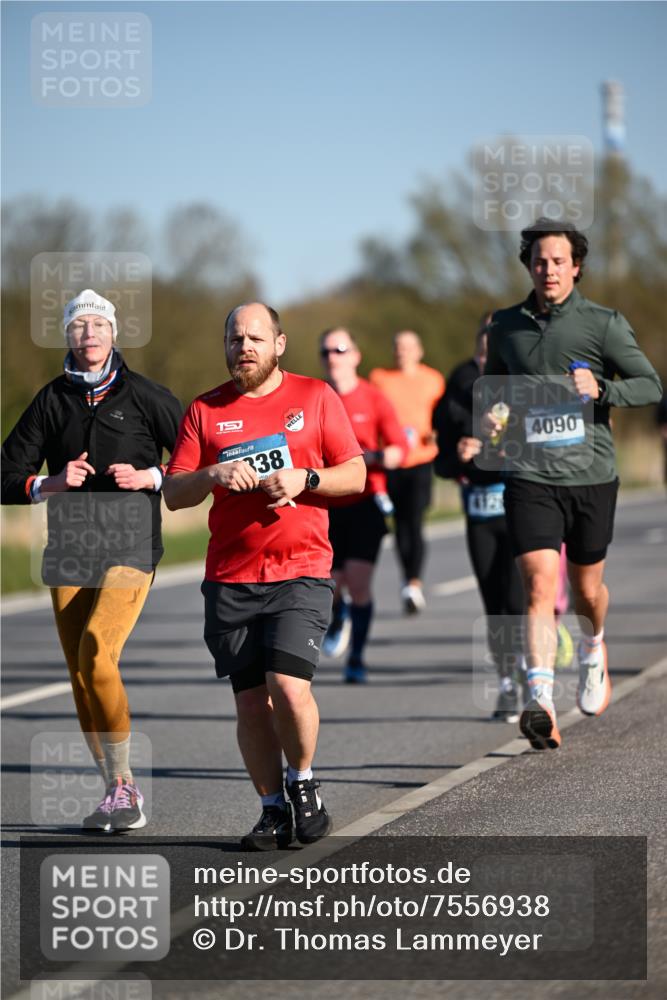 06.04.2025 - 44. Internationalen Wilhelmsburger Insellauf Dr. Thomas Lammeyer http://msf.ph/oto/7556938 06.04.2025 09:32:55 Laufen 338, 4126, 4090 meine-sportfotos.de