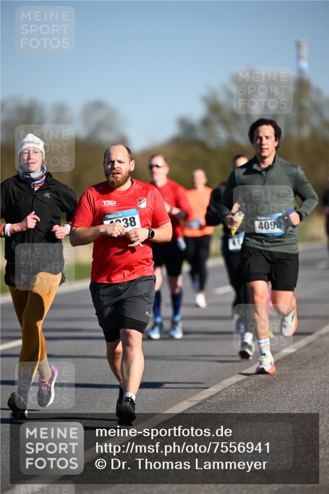 06.04.2025 - 44. Internationalen Wilhelmsburger Insellauf Dr. Thomas Lammeyer http://msf.ph/oto/7556941 06.04.2025 09:32:55 Laufen 38, 4090 meine-sportfotos.de