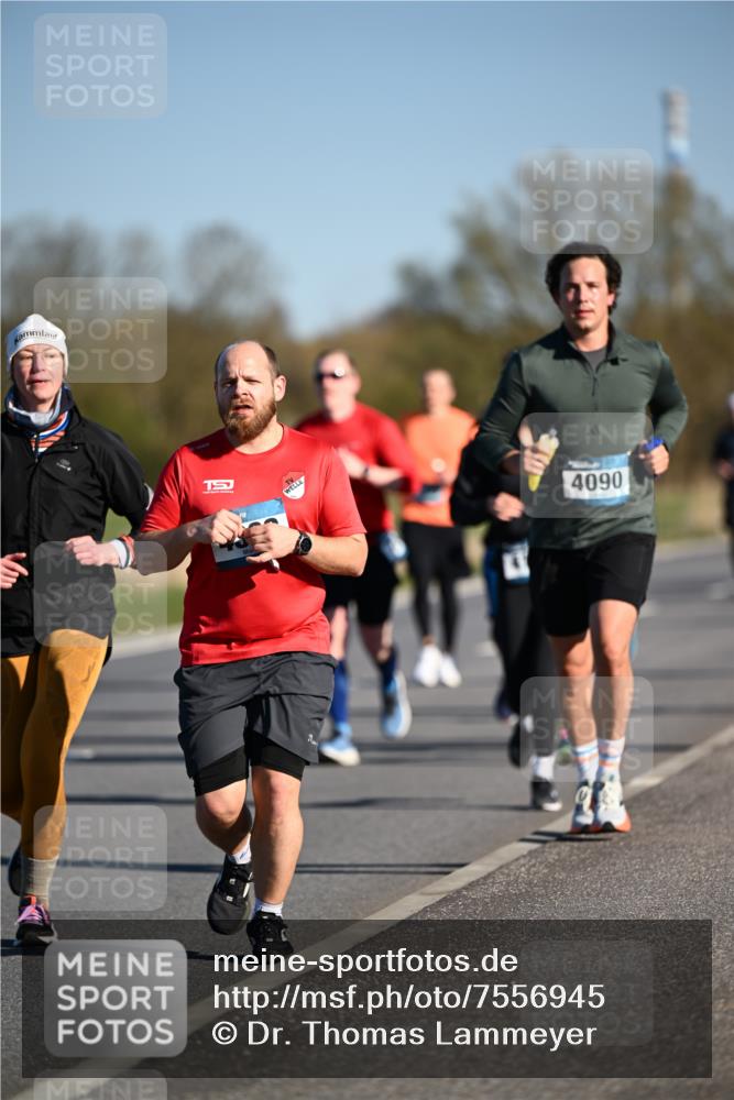 06.04.2025 - 44. Internationalen Wilhelmsburger Insellauf Dr. Thomas Lammeyer http://msf.ph/oto/7556945 06.04.2025 09:32:55 Laufen 4090 meine-sportfotos.de