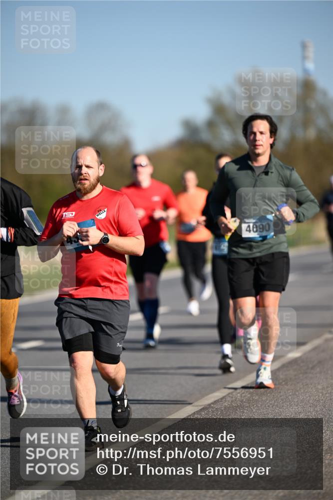 06.04.2025 - 44. Internationalen Wilhelmsburger Insellauf Dr. Thomas Lammeyer http://msf.ph/oto/7556951 06.04.2025 09:32:56 Laufen 15, 4090 meine-sportfotos.de