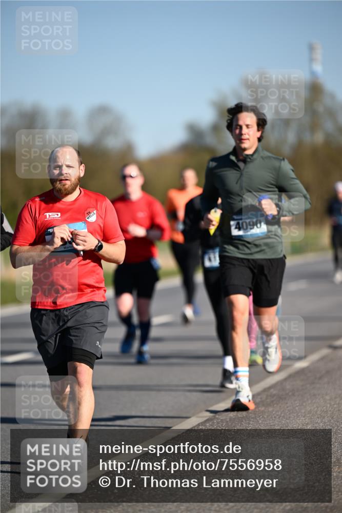 06.04.2025 - 44. Internationalen Wilhelmsburger Insellauf Dr. Thomas Lammeyer http://msf.ph/oto/7556958 06.04.2025 09:32:56 Laufen 4090 meine-sportfotos.de