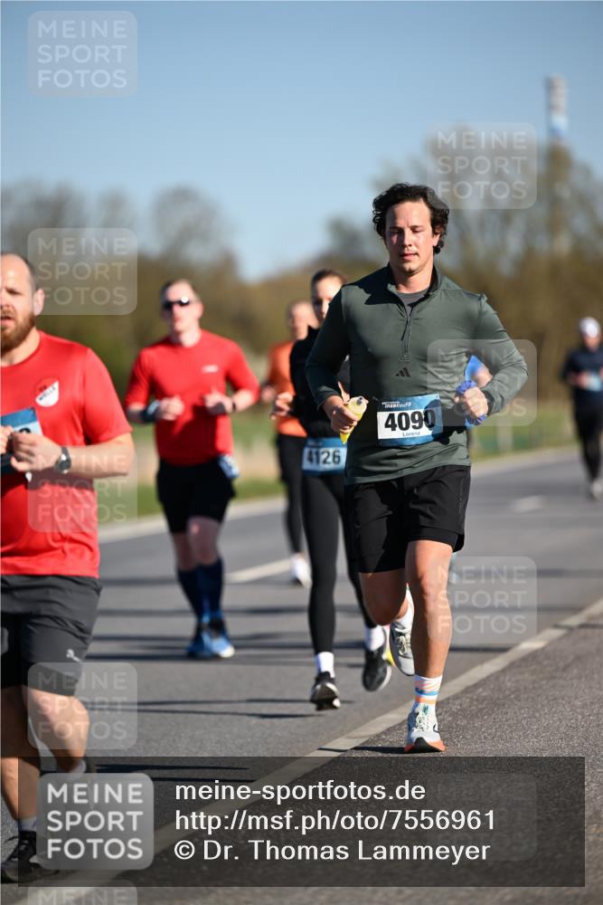 06.04.2025 - 44. Internationalen Wilhelmsburger Insellauf Dr. Thomas Lammeyer http://msf.ph/oto/7556961 06.04.2025 09:32:56 Laufen 4126, 4090 meine-sportfotos.de