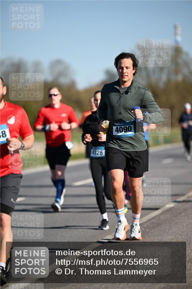 06.04.2025 - 44. Internationalen Wilhelmsburger Insellauf Dr. Thomas Lammeyer http://msf.ph/oto/7556965 06.04.2025 09:32:56 Laufen 8, 4126, 4090 meine-sportfotos.de