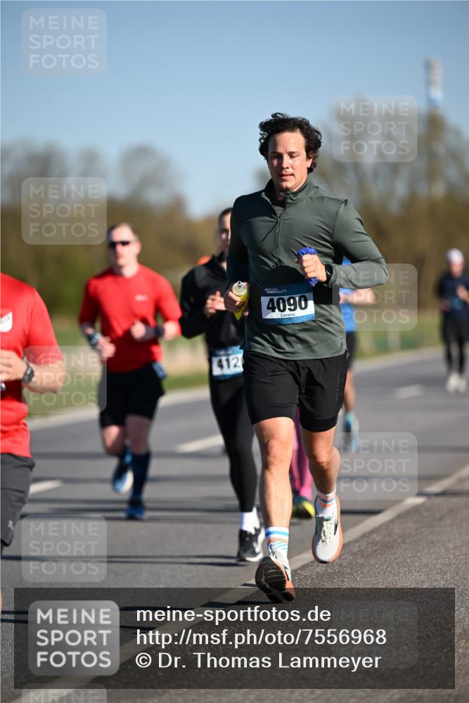06.04.2025 - 44. Internationalen Wilhelmsburger Insellauf Dr. Thomas Lammeyer http://msf.ph/oto/7556968 06.04.2025 09:32:57 Laufen 412, 4090 meine-sportfotos.de