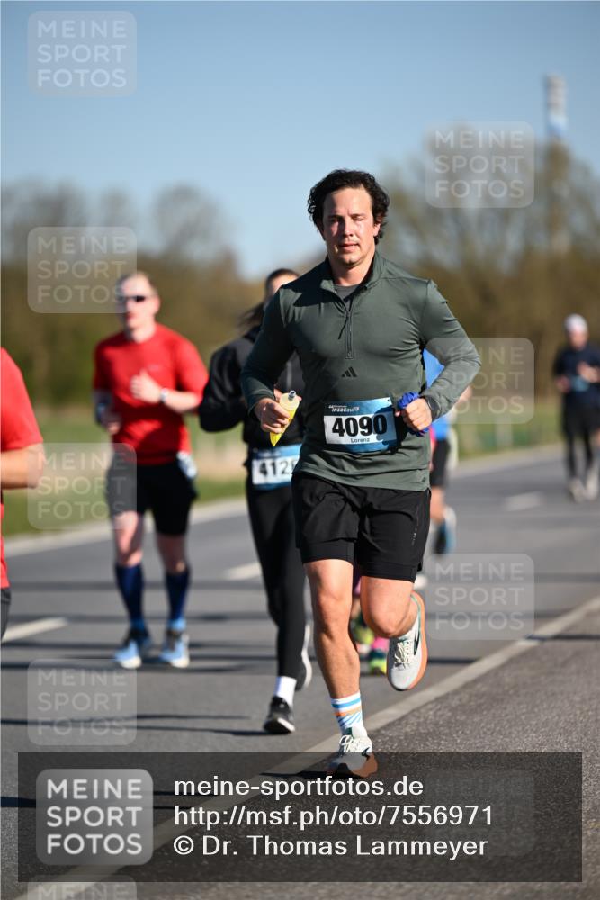 06.04.2025 - 44. Internationalen Wilhelmsburger Insellauf Dr. Thomas Lammeyer http://msf.ph/oto/7556971 06.04.2025 09:32:57 Laufen 412, 4090 meine-sportfotos.de