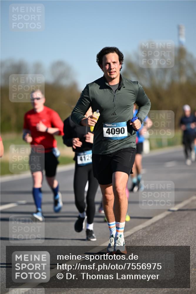 06.04.2025 - 44. Internationalen Wilhelmsburger Insellauf Dr. Thomas Lammeyer http://msf.ph/oto/7556975 06.04.2025 09:32:57 Laufen 4126, 4090 meine-sportfotos.de