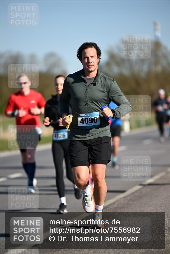 06.04.2025 - 44. Internationalen Wilhelmsburger Insellauf Dr. Thomas Lammeyer http://msf.ph/oto/7556982 06.04.2025 09:32:57 Laufen 1126, 4090 meine-sportfotos.de