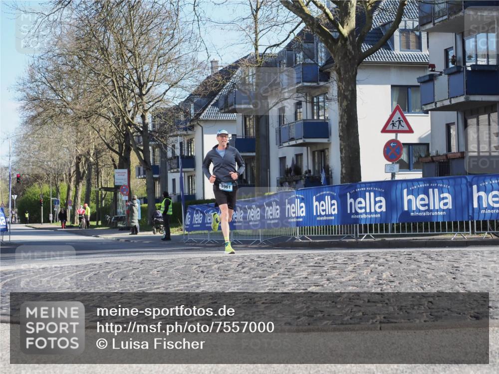 06.04.2025 - 44. Internationalen Wilhelmsburger Insellauf Luisa Fischer http://msf.ph/oto/7557000 06.04.2025 10:14:15 Ziel 3961 meine-sportfotos.de