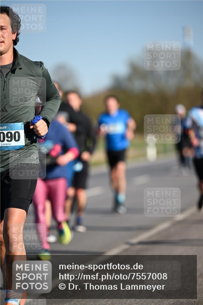 06.04.2025 - 44. Internationalen Wilhelmsburger Insellauf Dr. Thomas Lammeyer http://msf.ph/oto/7557008 06.04.2025 09:32:58 Laufen 090 meine-sportfotos.de