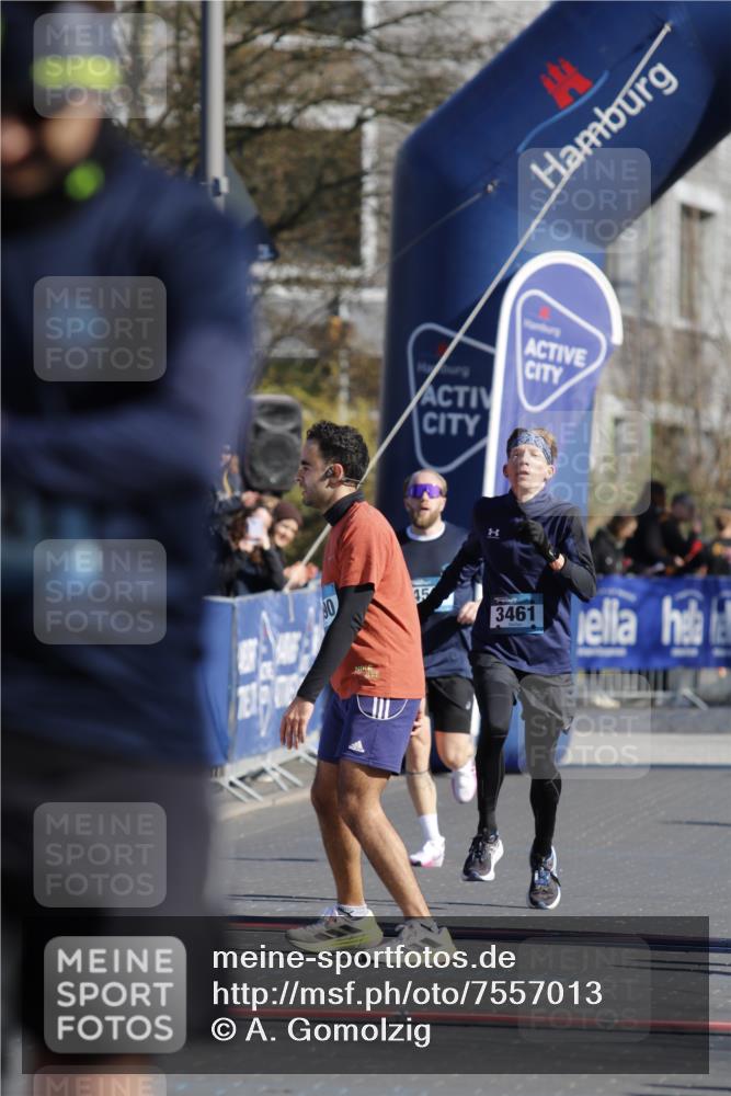 06.04.2025 - 44. Internationalen Wilhelmsburger Insellauf A. Gomolzig http://msf.ph/oto/7557013 06.04.2025 10:22:15 Ziel 4590 meine-sportfotos.de