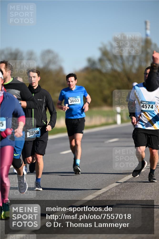 06.04.2025 - 44. Internationalen Wilhelmsburger Insellauf Dr. Thomas Lammeyer http://msf.ph/oto/7557018 06.04.2025 09:32:59 Laufen 5, 3858, 3603, 4574 meine-sportfotos.de