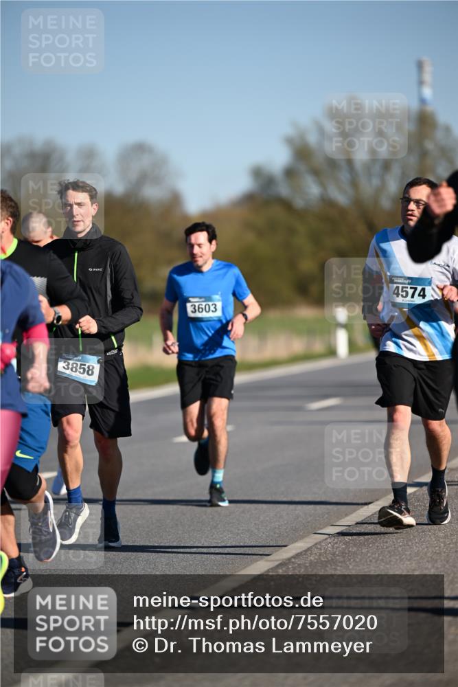 06.04.2025 - 44. Internationalen Wilhelmsburger Insellauf Dr. Thomas Lammeyer http://msf.ph/oto/7557020 06.04.2025 09:32:59 Laufen 3858, 3603, 4574 meine-sportfotos.de