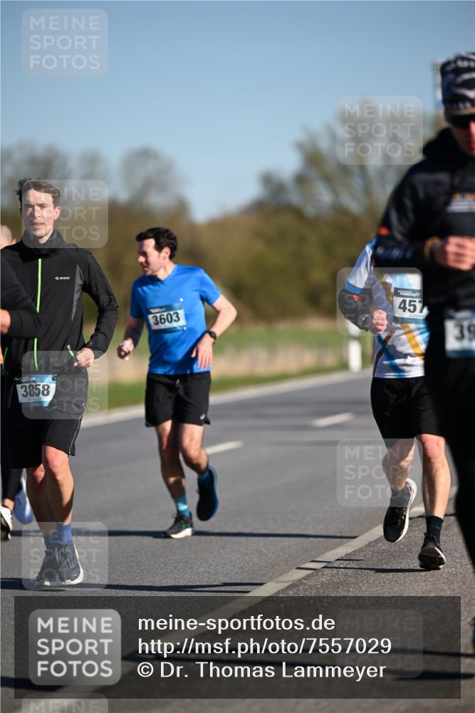 06.04.2025 - 44. Internationalen Wilhelmsburger Insellauf Dr. Thomas Lammeyer http://msf.ph/oto/7557029 06.04.2025 09:33:00 Laufen 3858, 3603, 457, 39 meine-sportfotos.de