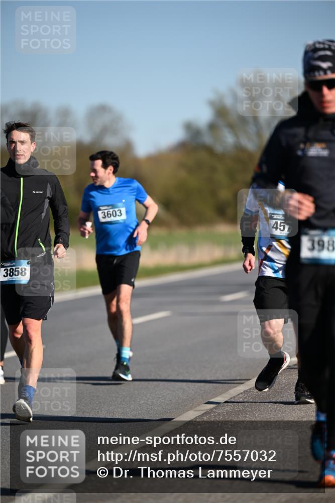 06.04.2025 - 44. Internationalen Wilhelmsburger Insellauf Dr. Thomas Lammeyer http://msf.ph/oto/7557032 06.04.2025 09:33:00 Laufen 3858, 3603, 45, 398 meine-sportfotos.de