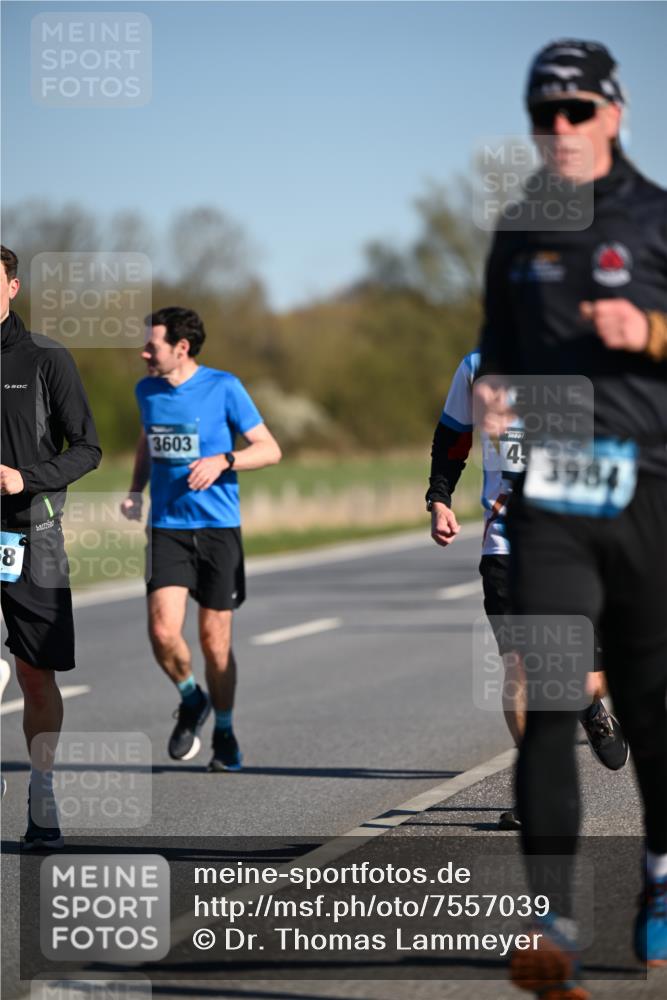 06.04.2025 - 44. Internationalen Wilhelmsburger Insellauf Dr. Thomas Lammeyer http://msf.ph/oto/7557039 06.04.2025 09:33:00 Laufen 8, 3603, 43984 meine-sportfotos.de