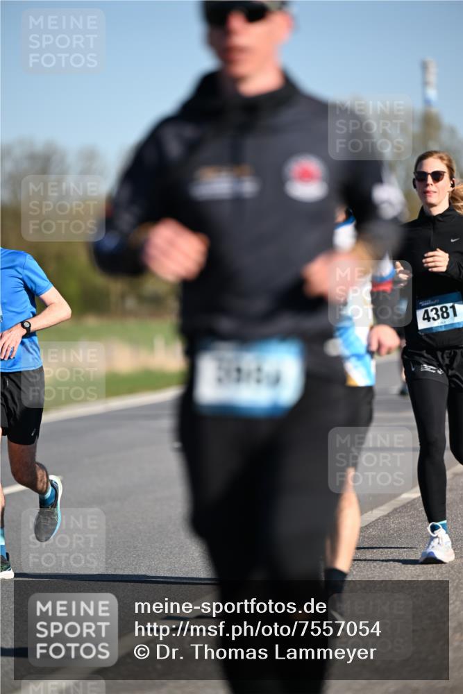 06.04.2025 - 44. Internationalen Wilhelmsburger Insellauf Dr. Thomas Lammeyer http://msf.ph/oto/7557054 06.04.2025 09:33:01 Laufen 4381 meine-sportfotos.de