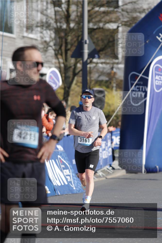 06.04.2025 - 44. Internationalen Wilhelmsburger Insellauf A. Gomolzig http://msf.ph/oto/7557060 06.04.2025 10:21:24 Ziel 3161, 4321 meine-sportfotos.de