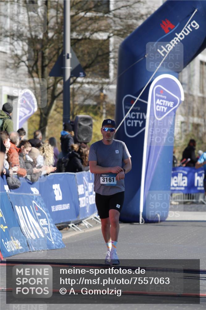 06.04.2025 - 44. Internationalen Wilhelmsburger Insellauf A. Gomolzig http://msf.ph/oto/7557063 06.04.2025 10:21:23 Ziel 4321 meine-sportfotos.de