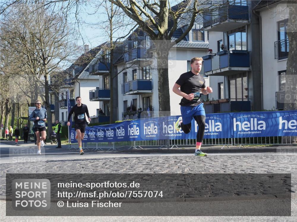 06.04.2025 - 44. Internationalen Wilhelmsburger Insellauf Luisa Fischer http://msf.ph/oto/7557074 06.04.2025 10:14:46 Ziel 3566, 3524, 500 meine-sportfotos.de