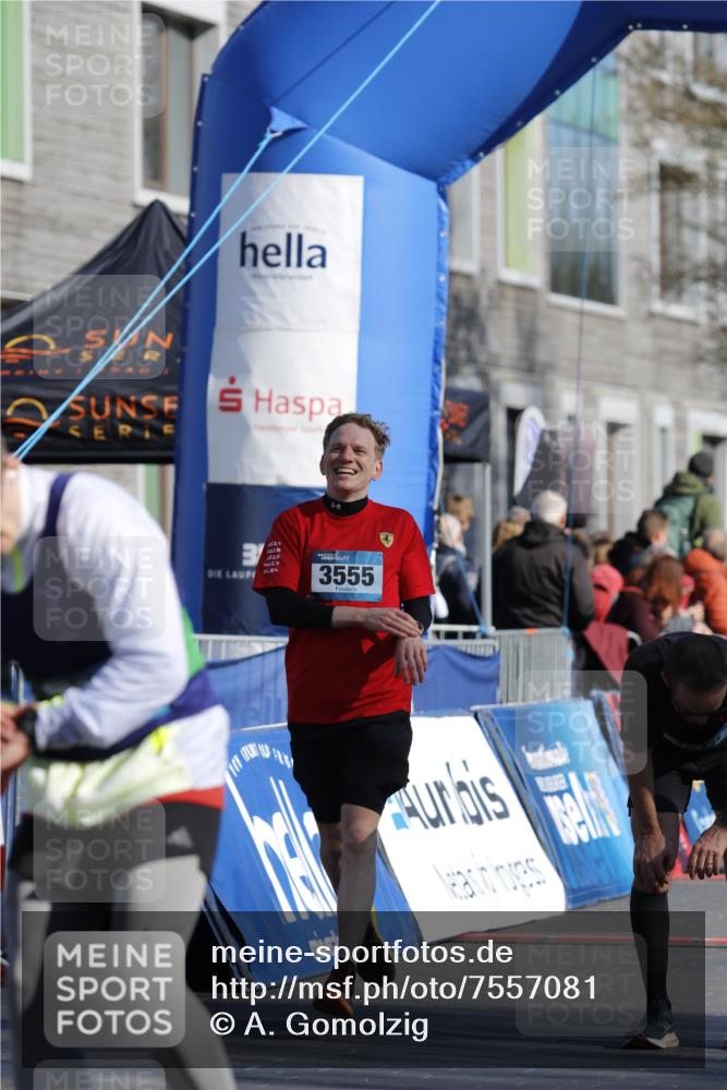 06.04.2025 - 44. Internationalen Wilhelmsburger Insellauf A. Gomolzig http://msf.ph/oto/7557081 06.04.2025 10:21:10 Ziel 3555, 4215 meine-sportfotos.de