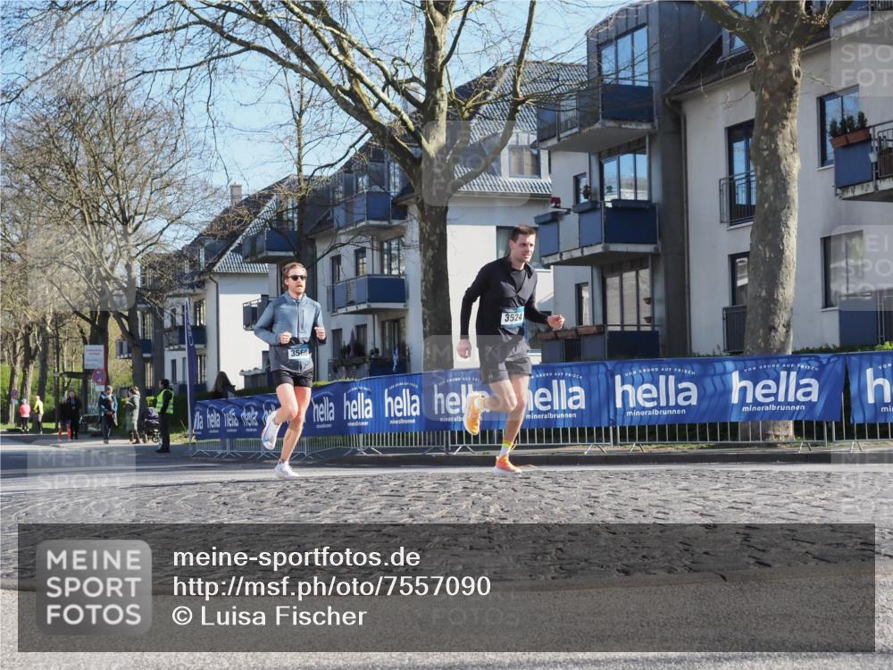 06.04.2025 - 44. Internationalen Wilhelmsburger Insellauf Luisa Fischer http://msf.ph/oto/7557090 06.04.2025 10:14:48 Ziel 3566, 3524, 1 meine-sportfotos.de