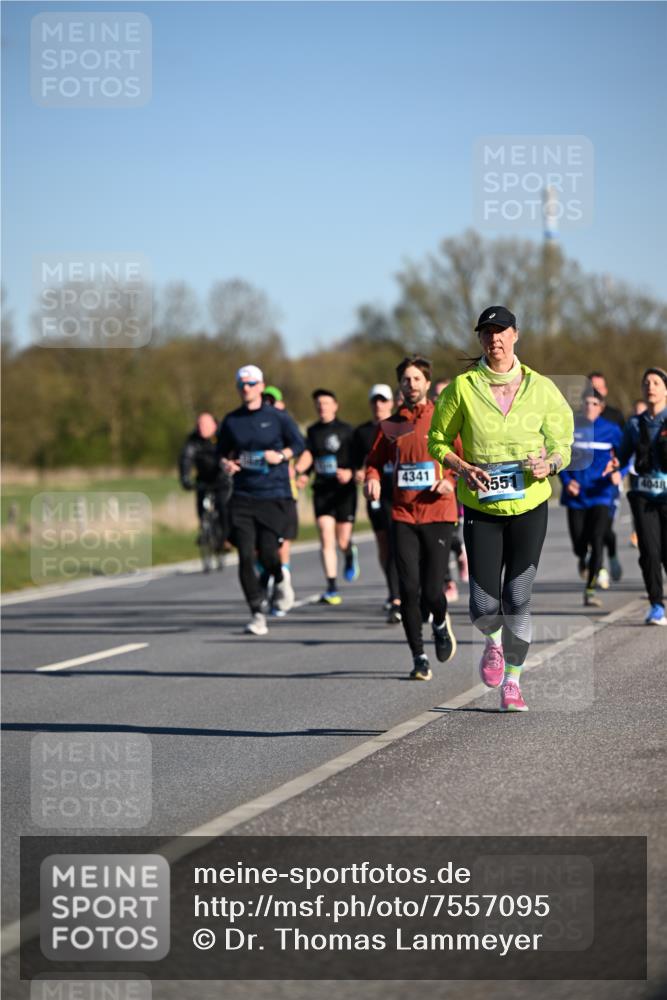 06.04.2025 - 44. Internationalen Wilhelmsburger Insellauf Dr. Thomas Lammeyer http://msf.ph/oto/7557095 06.04.2025 09:33:05 Laufen 4341, 3551, 4048 meine-sportfotos.de