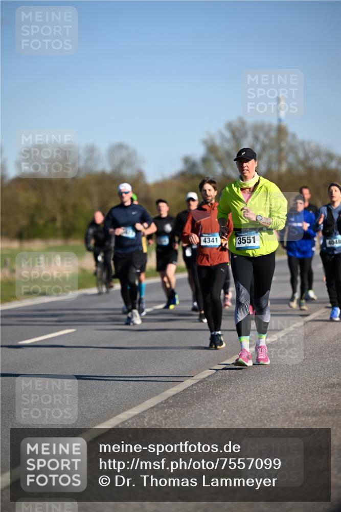06.04.2025 - 44. Internationalen Wilhelmsburger Insellauf Dr. Thomas Lammeyer http://msf.ph/oto/7557099 06.04.2025 09:33:05 Laufen 4341, 3551, 4048 meine-sportfotos.de