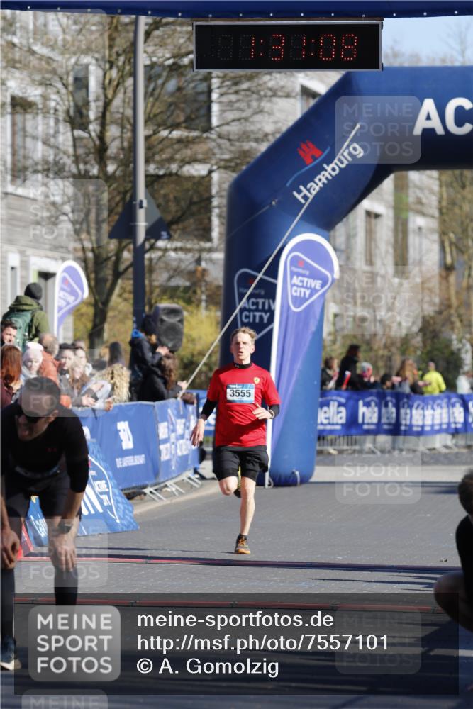 06.04.2025 - 44. Internationalen Wilhelmsburger Insellauf A. Gomolzig http://msf.ph/oto/7557101 06.04.2025 10:21:07 Ziel 3555, 4215 meine-sportfotos.de