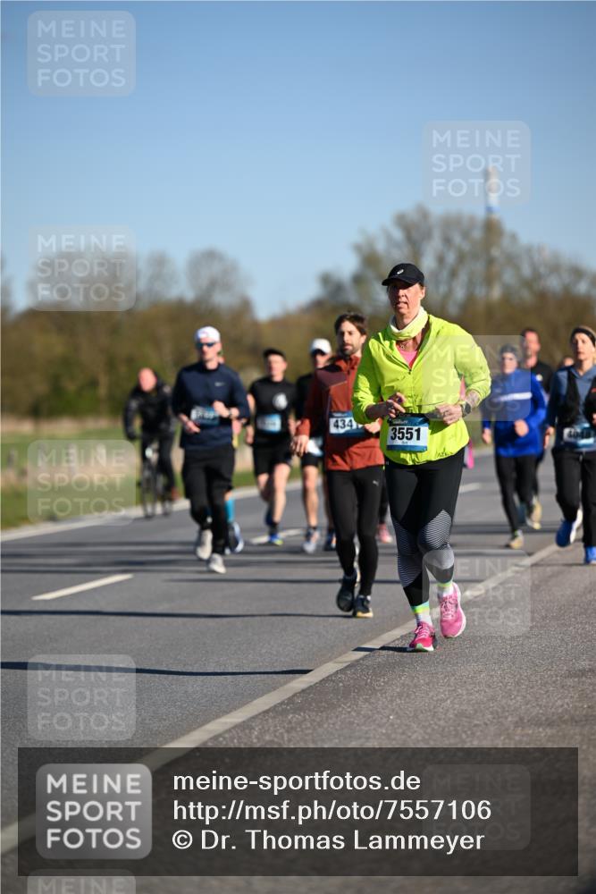 06.04.2025 - 44. Internationalen Wilhelmsburger Insellauf Dr. Thomas Lammeyer http://msf.ph/oto/7557106 06.04.2025 09:33:06 Laufen 434, 3551 meine-sportfotos.de