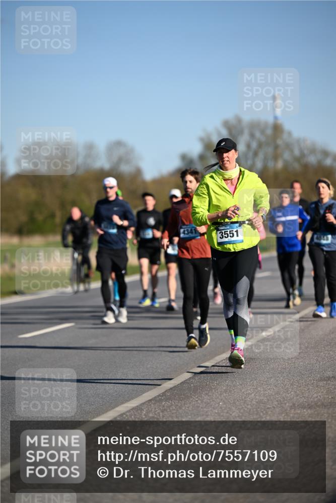 06.04.2025 - 44. Internationalen Wilhelmsburger Insellauf Dr. Thomas Lammeyer http://msf.ph/oto/7557109 06.04.2025 09:33:06 Laufen 4341, 3551, 4048 meine-sportfotos.de