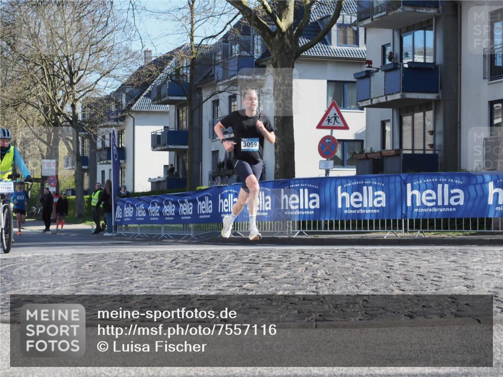 06.04.2025 - 44. Internationalen Wilhelmsburger Insellauf Luisa Fischer http://msf.ph/oto/7557116 06.04.2025 10:15:04 Ziel 1, 3475, 3059 meine-sportfotos.de