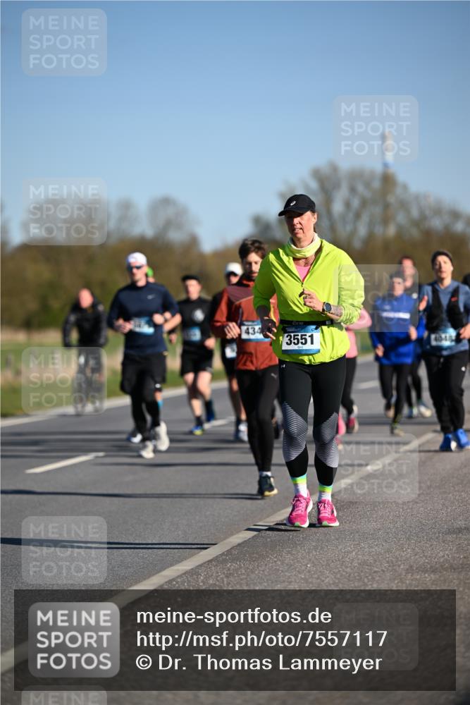 06.04.2025 - 44. Internationalen Wilhelmsburger Insellauf Dr. Thomas Lammeyer http://msf.ph/oto/7557117 06.04.2025 09:33:06 Laufen 434, 3551 meine-sportfotos.de