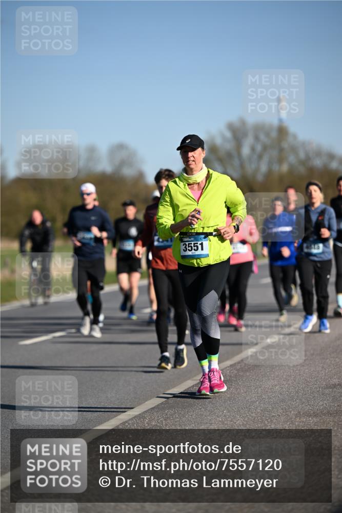06.04.2025 - 44. Internationalen Wilhelmsburger Insellauf Dr. Thomas Lammeyer http://msf.ph/oto/7557120 06.04.2025 09:33:07 Laufen 3551 meine-sportfotos.de