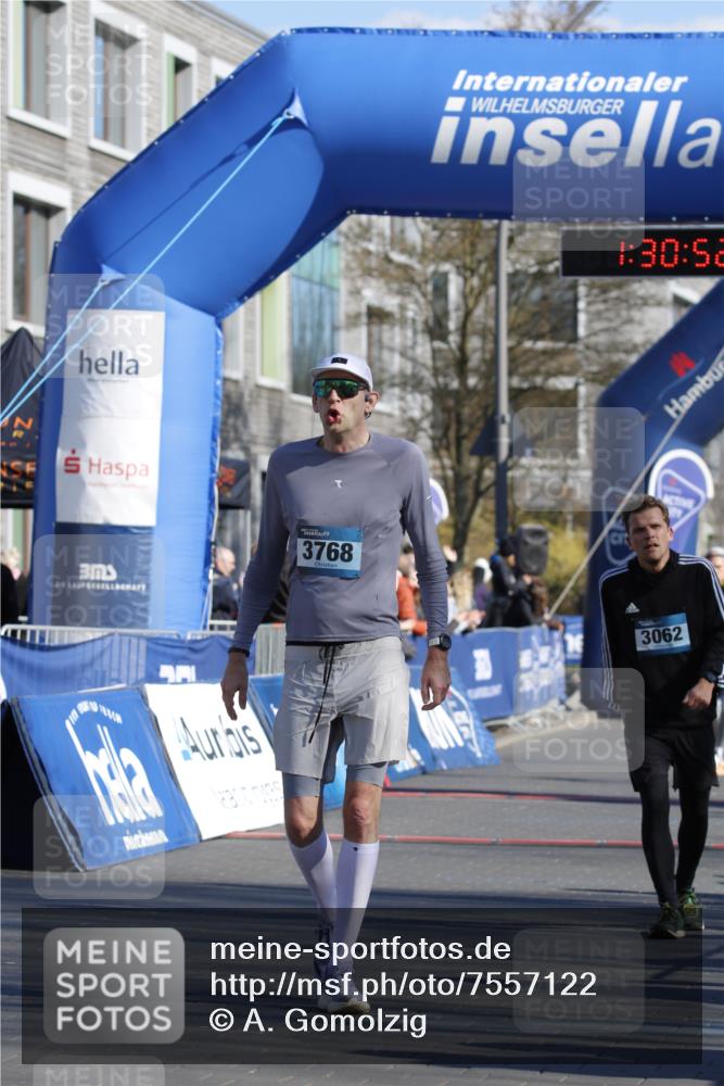 06.04.2025 - 44. Internationalen Wilhelmsburger Insellauf A. Gomolzig http://msf.ph/oto/7557122 06.04.2025 10:20:51 Ziel 3062, 3609, 3768 meine-sportfotos.de