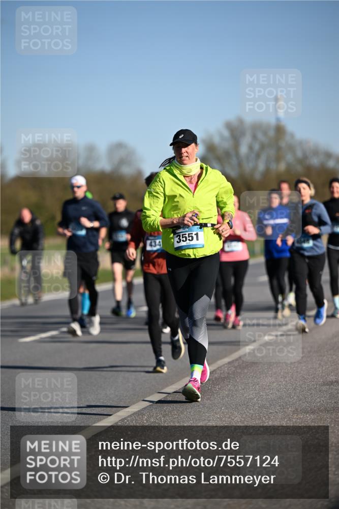 06.04.2025 - 44. Internationalen Wilhelmsburger Insellauf Dr. Thomas Lammeyer http://msf.ph/oto/7557124 06.04.2025 09:33:07 Laufen 434, 3551 meine-sportfotos.de