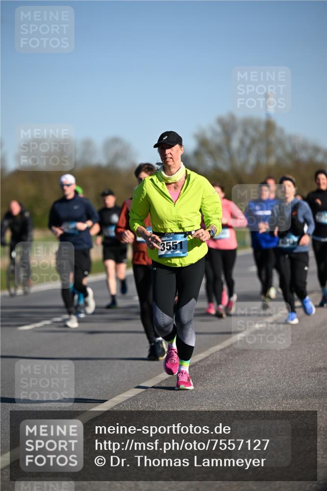 06.04.2025 - 44. Internationalen Wilhelmsburger Insellauf Dr. Thomas Lammeyer http://msf.ph/oto/7557127 06.04.2025 09:33:07 Laufen 3551 meine-sportfotos.de
