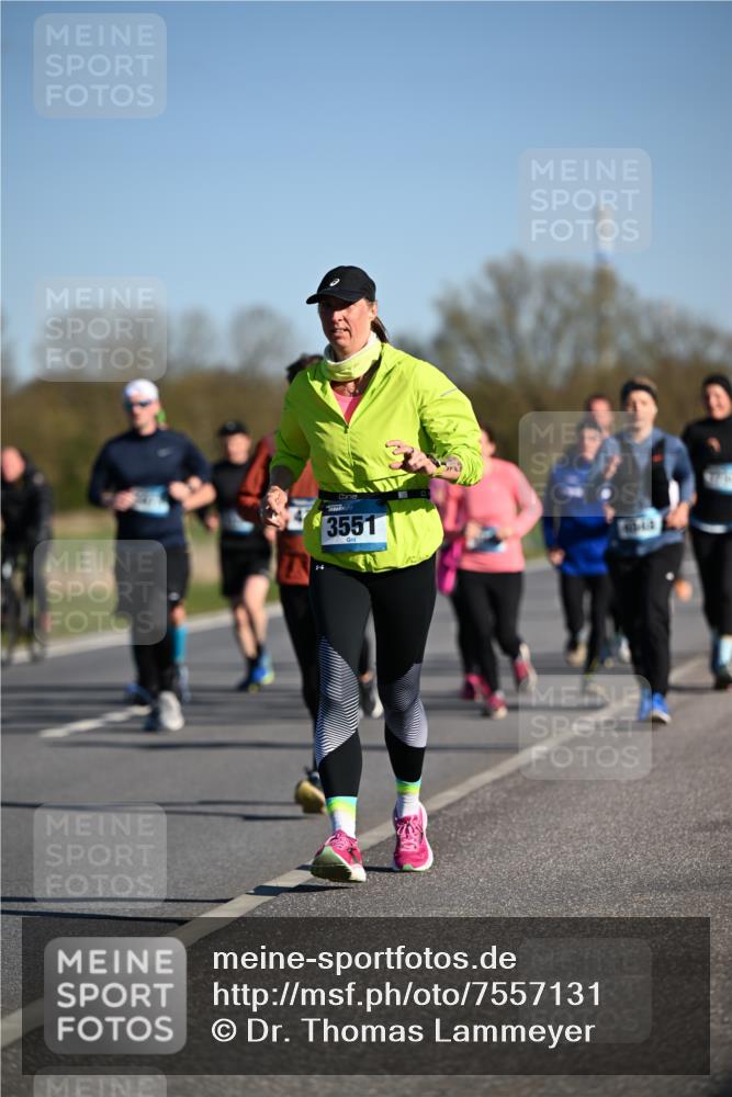 06.04.2025 - 44. Internationalen Wilhelmsburger Insellauf Dr. Thomas Lammeyer http://msf.ph/oto/7557131 06.04.2025 09:33:07 Laufen 3551 meine-sportfotos.de