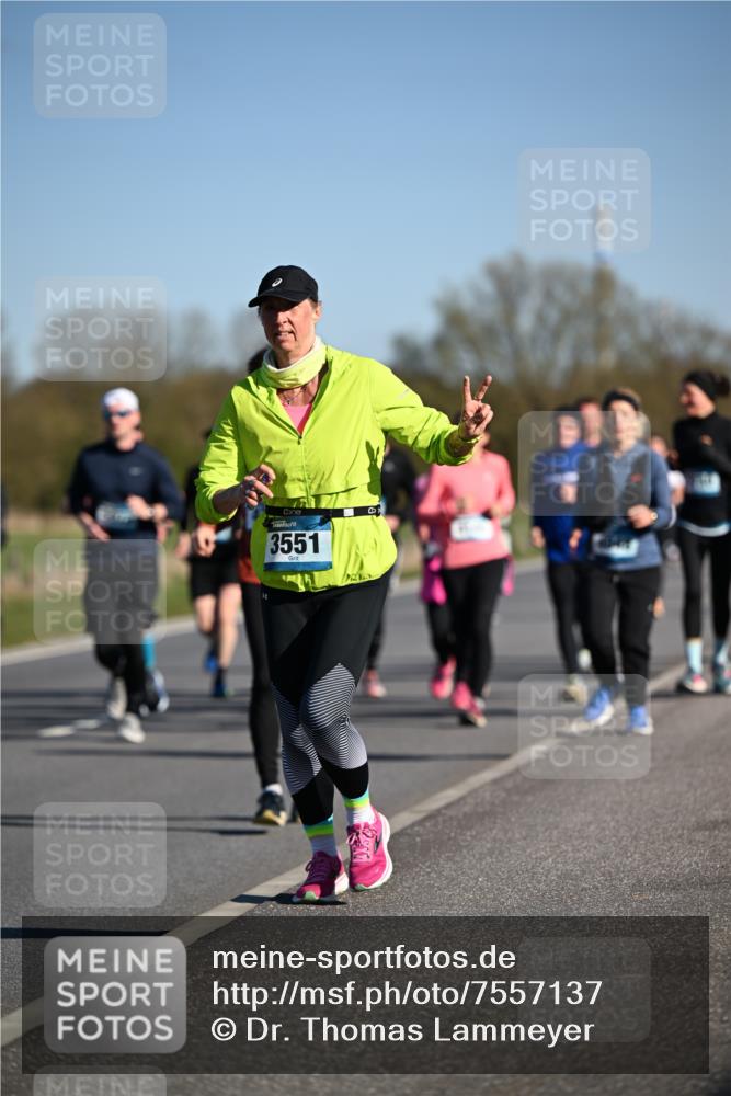 06.04.2025 - 44. Internationalen Wilhelmsburger Insellauf Dr. Thomas Lammeyer http://msf.ph/oto/7557137 06.04.2025 09:33:07 Laufen 3551 meine-sportfotos.de