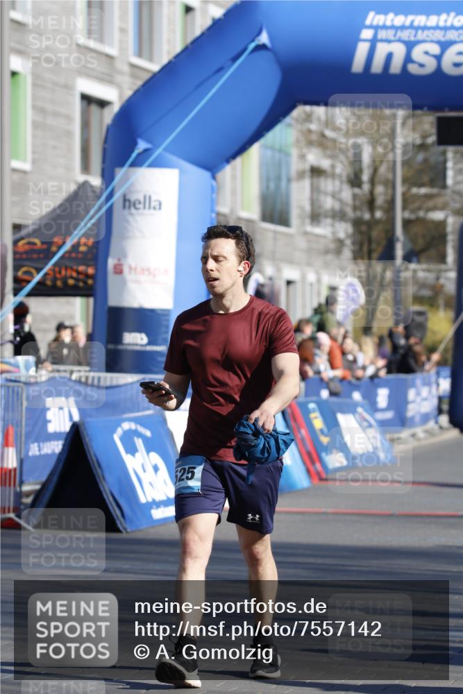 06.04.2025 - 44. Internationalen Wilhelmsburger Insellauf A. Gomolzig http://msf.ph/oto/7557142 06.04.2025 10:20:34 Ziel 5193 meine-sportfotos.de