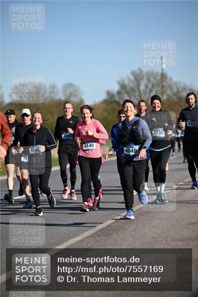 06.04.2025 - 44. Internationalen Wilhelmsburger Insellauf Dr. Thomas Lammeyer http://msf.ph/oto/7557169 06.04.2025 09:33:09 Laufen 399, 4145, 414, 4048, 435, 3730 meine-sportfotos.de