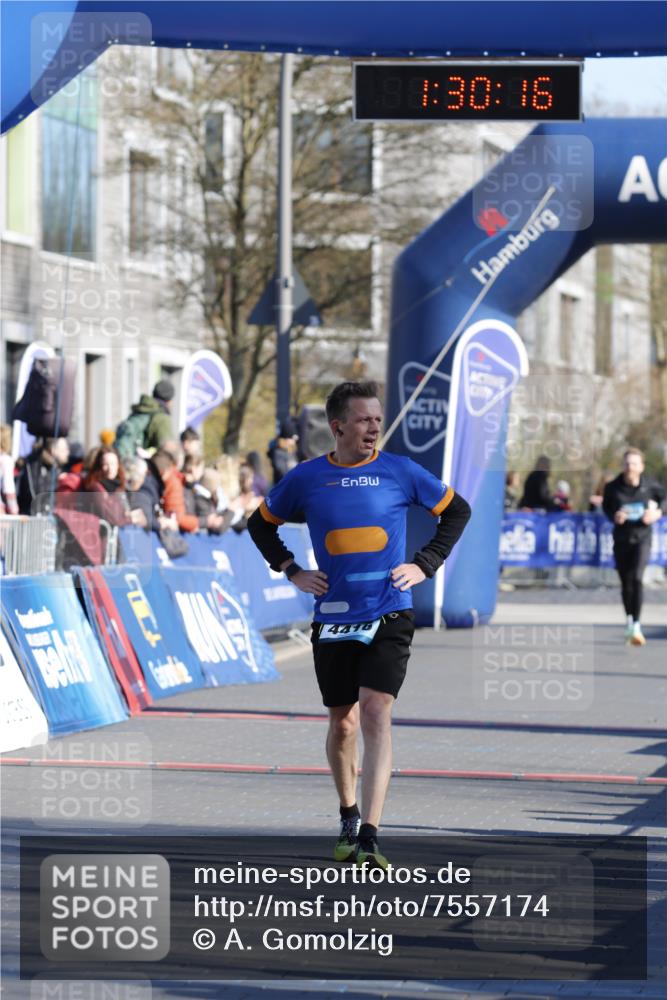 06.04.2025 - 44. Internationalen Wilhelmsburger Insellauf A. Gomolzig http://msf.ph/oto/7557174 06.04.2025 10:20:14 Ziel 4416 meine-sportfotos.de