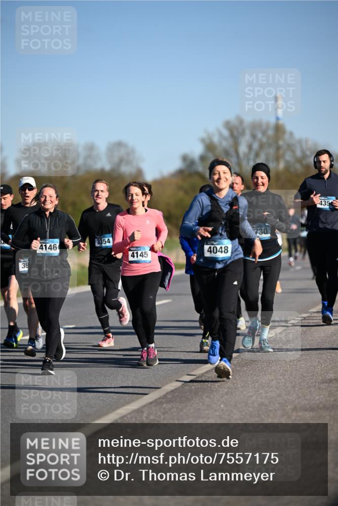 06.04.2025 - 44. Internationalen Wilhelmsburger Insellauf Dr. Thomas Lammeyer http://msf.ph/oto/7557175 06.04.2025 09:33:09 Laufen 39, 4146, 3354, 730, 4145, 4048, 435 meine-sportfotos.de