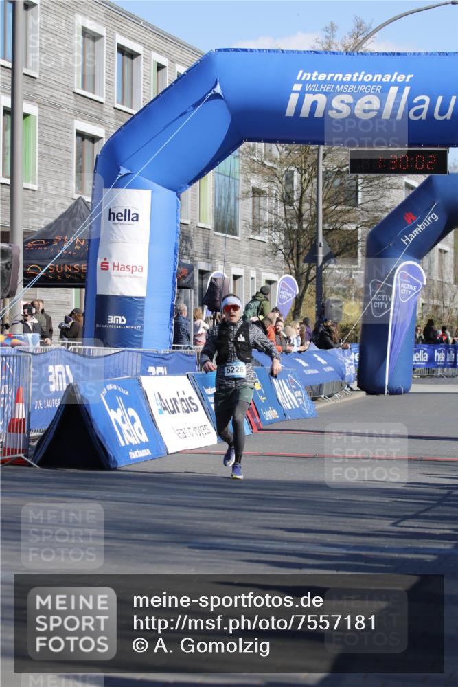 06.04.2025 - 44. Internationalen Wilhelmsburger Insellauf A. Gomolzig http://msf.ph/oto/7557181 06.04.2025 10:20:01 Ziel 5226 meine-sportfotos.de