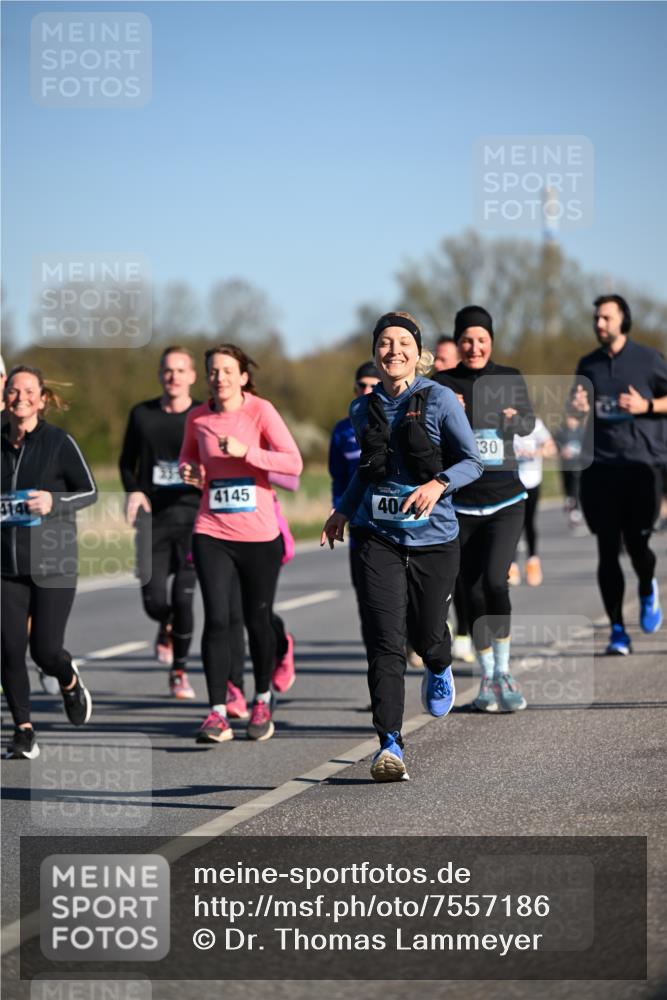 06.04.2025 - 44. Internationalen Wilhelmsburger Insellauf Dr. Thomas Lammeyer http://msf.ph/oto/7557186 06.04.2025 09:33:09 Laufen 4145, 4146, 40, 30 meine-sportfotos.de
