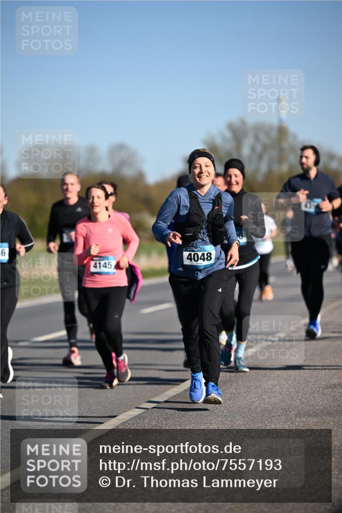 06.04.2025 - 44. Internationalen Wilhelmsburger Insellauf Dr. Thomas Lammeyer http://msf.ph/oto/7557193 06.04.2025 09:33:10 Laufen 9, 4145, 4048 meine-sportfotos.de