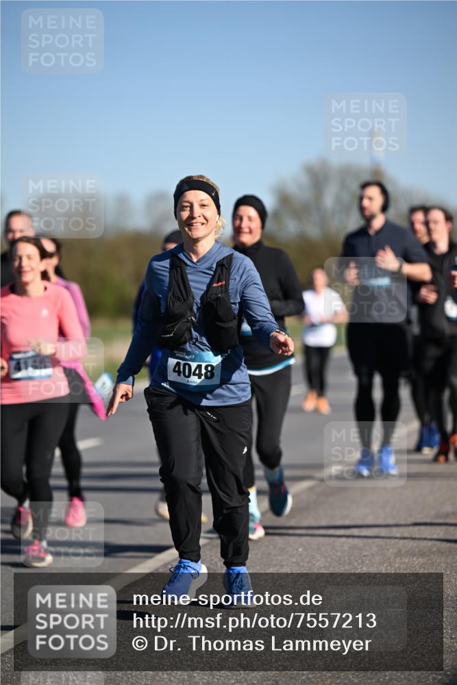 06.04.2025 - 44. Internationalen Wilhelmsburger Insellauf Dr. Thomas Lammeyer http://msf.ph/oto/7557213 06.04.2025 09:33:11 Laufen 414, 4048 meine-sportfotos.de