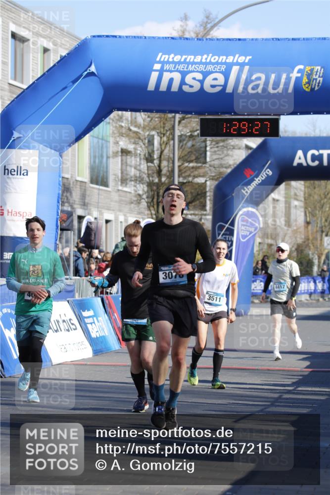 06.04.2025 - 44. Internationalen Wilhelmsburger Insellauf A. Gomolzig http://msf.ph/oto/7557215 06.04.2025 10:19:25 Ziel 3078, 3182, 3456, 3511, 3839, 4085, 4417, 4537 meine-sportfotos.de