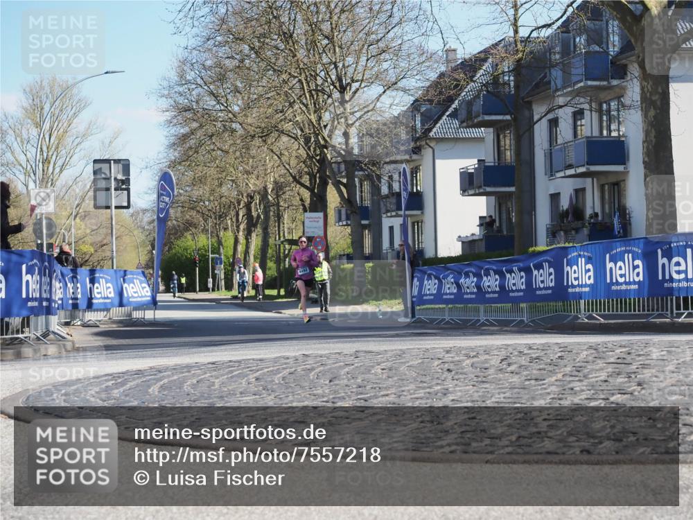 06.04.2025 - 44. Internationalen Wilhelmsburger Insellauf Luisa Fischer http://msf.ph/oto/7557218 06.04.2025 10:15:57 Ziel 4492 meine-sportfotos.de